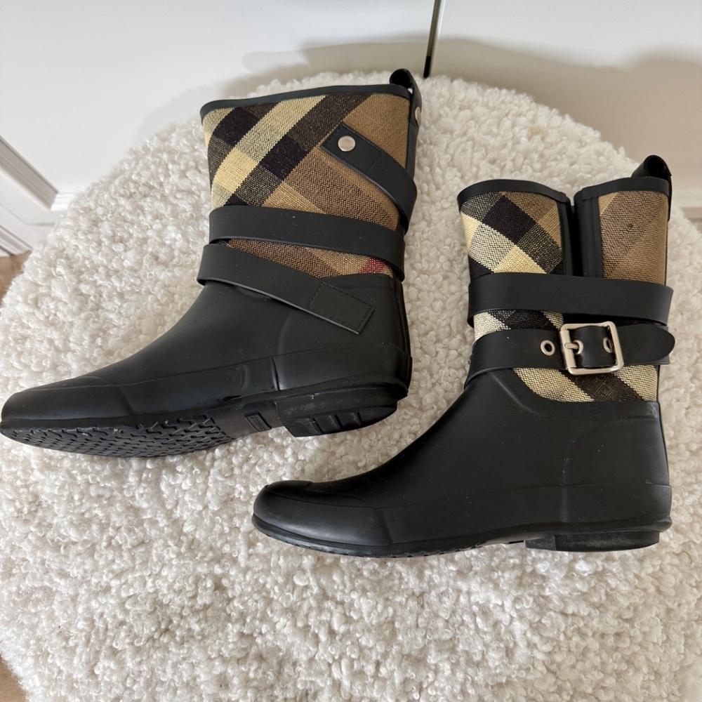 Burberry Holloway Plaid Rain Boots – Size 37 – Classic Nova Check – Gently Worn - Picture 7 of 9
